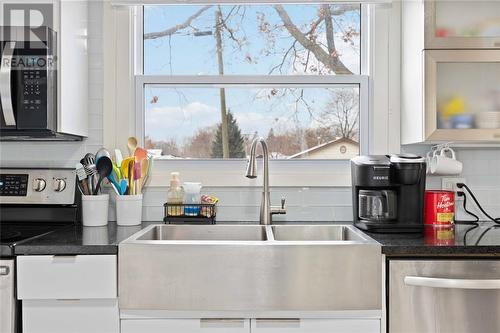 1197 Thomas Drive, Sarnia, ON - Indoor Photo Showing Kitchen With Double Sink