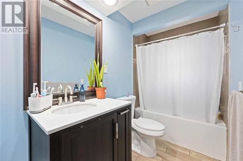 1197 Thomas Drive, Sarnia, ON - Indoor Photo Showing Bathroom