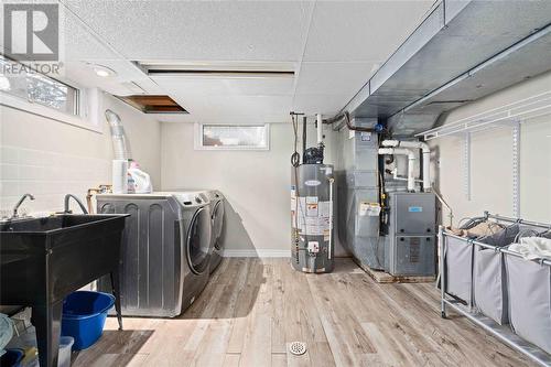 1197 Thomas Drive, Sarnia, ON - Indoor Photo Showing Laundry Room