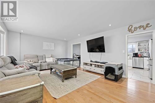 1197 Thomas Drive, Sarnia, ON - Indoor Photo Showing Living Room