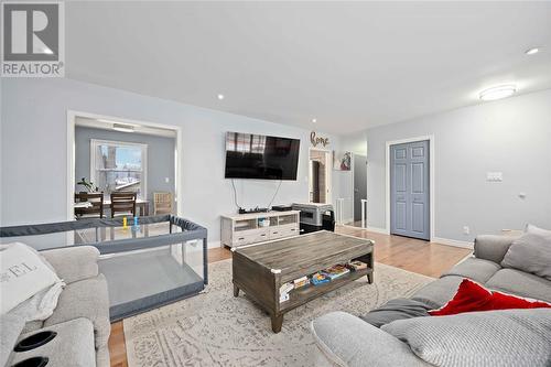 1197 Thomas Drive, Sarnia, ON - Indoor Photo Showing Living Room