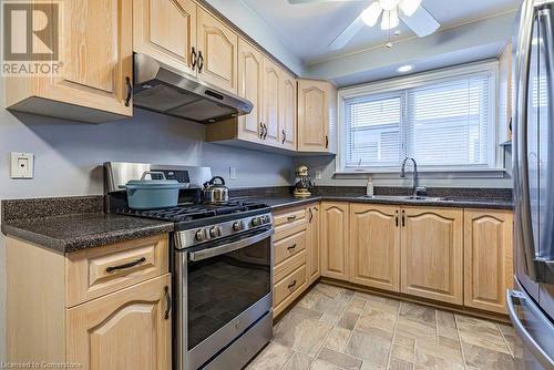 1056 Dowland Crescent, Burlington, ON - Indoor Photo Showing Kitchen