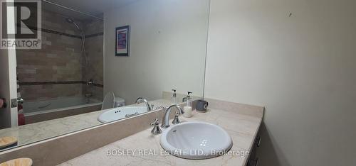 1606 - 77 Carlton Street, Toronto, ON - Indoor Photo Showing Bathroom