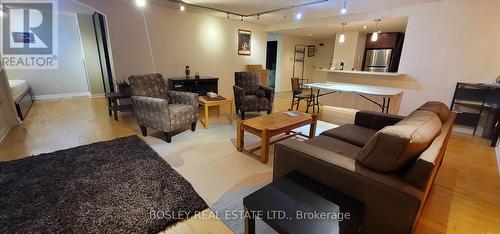 1606 - 77 Carlton Street, Toronto, ON - Indoor Photo Showing Living Room