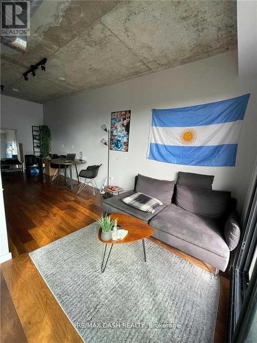 1208 - 51 Trolley Crescent, Toronto, ON - Indoor Photo Showing Living Room