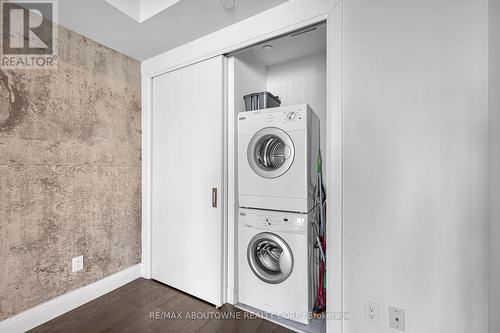 1702 - 224 King Street W, Toronto, ON - Indoor Photo Showing Laundry Room