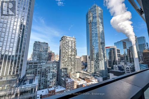 1702 - 224 King Street W, Toronto, ON - Outdoor With Facade