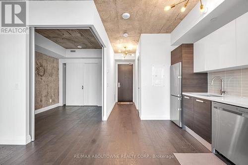 1702 - 224 King Street W, Toronto, ON - Indoor Photo Showing Kitchen