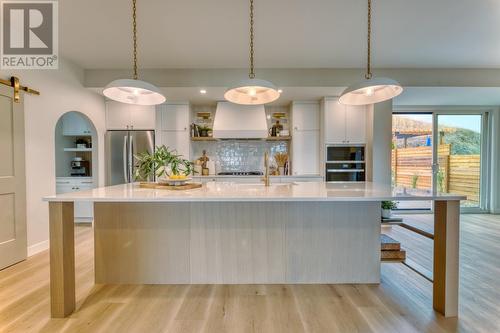 1027 Mount Burnham Road, Vernon, BC - Indoor Photo Showing Kitchen With Upgraded Kitchen