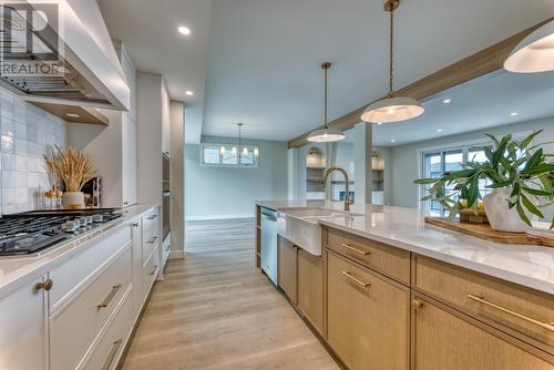 1027 Mount Burnham Road, Vernon, BC - Indoor Photo Showing Kitchen With Upgraded Kitchen