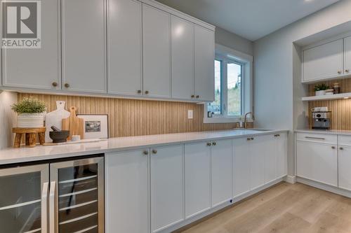 1027 Mount Burnham Road, Vernon, BC - Indoor Photo Showing Kitchen