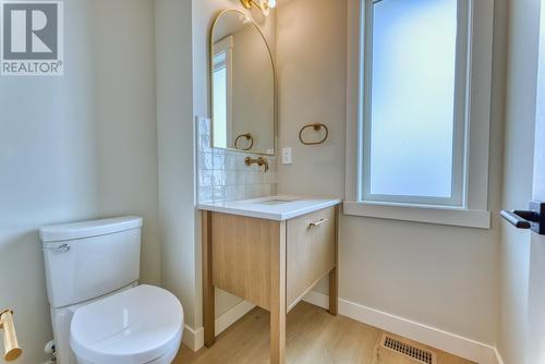 1027 Mount Burnham Road, Vernon, BC - Indoor Photo Showing Bathroom