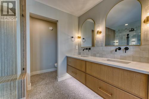 1027 Mount Burnham Road, Vernon, BC - Indoor Photo Showing Bathroom