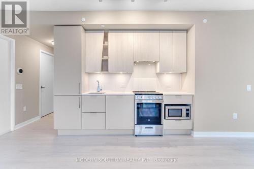 1003 - 3900 Confederation Parkway, Mississauga, ON - Indoor Photo Showing Kitchen