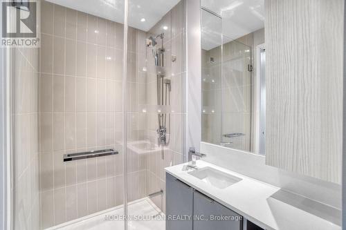 1003 - 3900 Confederation Parkway, Mississauga, ON - Indoor Photo Showing Bathroom