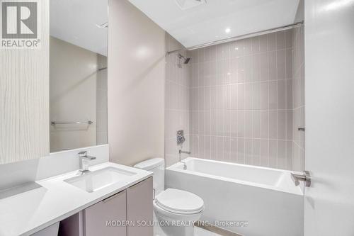 1003 - 3900 Confederation Parkway, Mississauga, ON - Indoor Photo Showing Bathroom