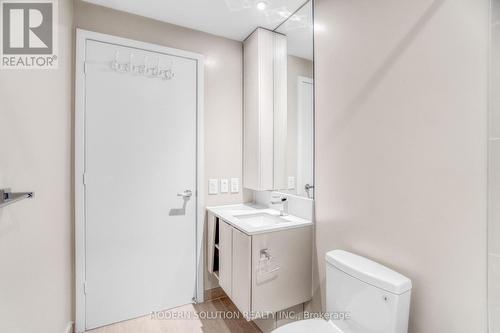 1003 - 3900 Confederation Parkway, Mississauga, ON - Indoor Photo Showing Bathroom