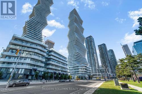 1003 - 3900 Confederation Parkway, Mississauga, ON - Outdoor With Facade