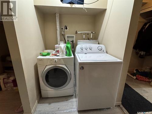 8 511 Studer Street, La Ronge, SK - Indoor Photo Showing Laundry Room