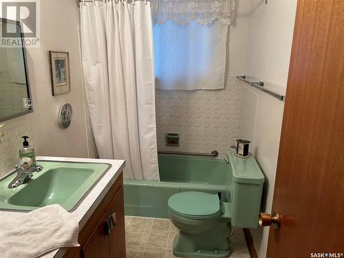 1291 112Th Street, North Battleford, SK - Indoor Photo Showing Bathroom