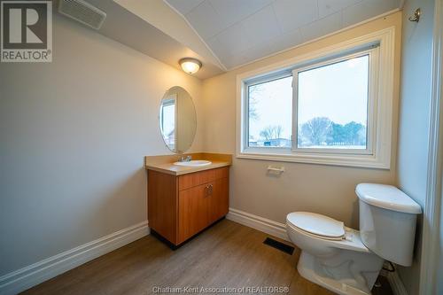 21928 Charing Cross Road, Chatham, ON - Indoor Photo Showing Bathroom