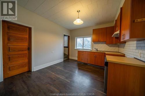 21928 Charing Cross Road, Chatham, ON - Indoor Photo Showing Kitchen