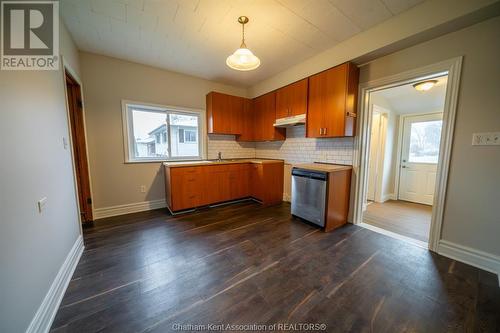 21928 Charing Cross Road, Chatham, ON - Indoor Photo Showing Kitchen