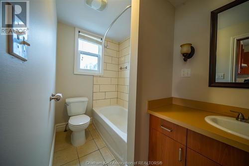 21928 Charing Cross Road, Chatham, ON - Indoor Photo Showing Bathroom