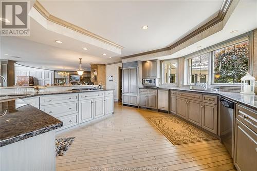 13018 Riverside Drive, Tecumseh, ON - Indoor Photo Showing Kitchen With Upgraded Kitchen