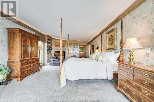 13018 Riverside Drive, Tecumseh, ON - Indoor Photo Showing Bedroom