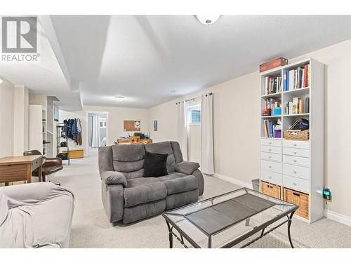 801 20 Street Ne Unit# 36, Salmon Arm, BC - Indoor Photo Showing Living Room