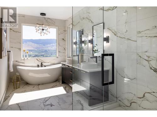 709 Carleton Street, Kelowna, BC - Indoor Photo Showing Bathroom