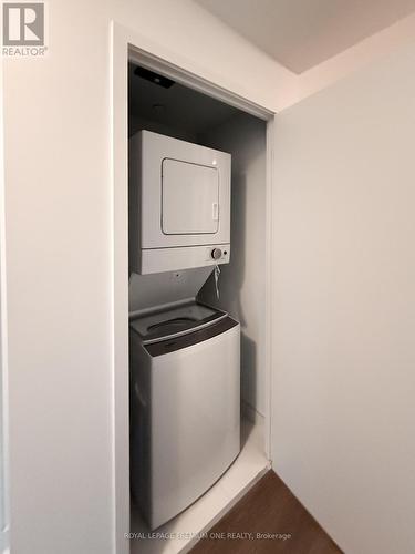 2920 Highway 7 W, Vaughan, ON - Indoor Photo Showing Laundry Room