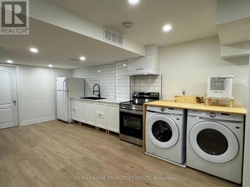 35 Vettese Court, Markham, ON - Indoor Photo Showing Laundry Room