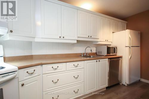 1604 - 1081 Ambleside Drive, Ottawa, ON - Indoor Photo Showing Kitchen