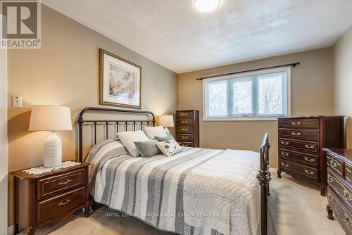 1056 Dowland Crescent, Burlington, ON - Indoor Photo Showing Bedroom