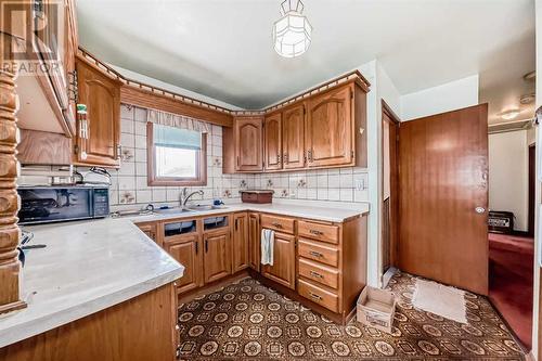 2622 42 Street Se, Calgary, AB - Indoor Photo Showing Kitchen With Double Sink