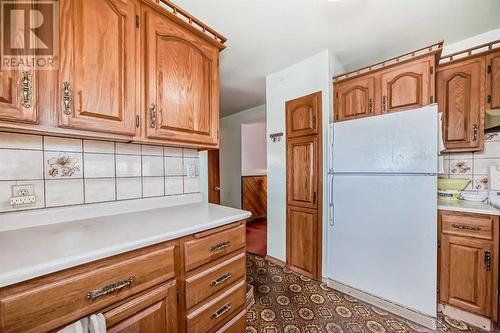 2622 42 Street Se, Calgary, AB - Indoor Photo Showing Kitchen