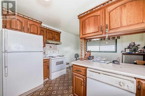 2622 42 Street Se, Calgary, AB - Indoor Photo Showing Kitchen