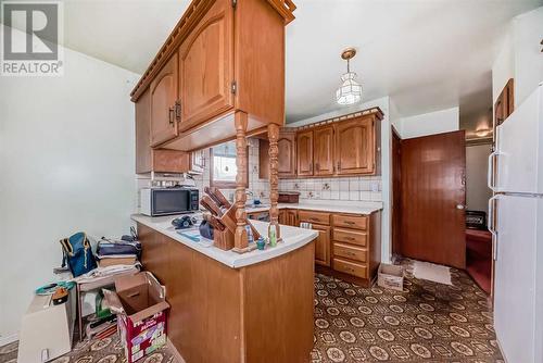 2622 42 Street Se, Calgary, AB - Indoor Photo Showing Kitchen