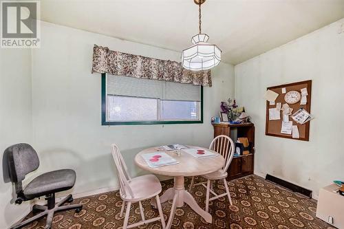 2622 42 Street Se, Calgary, AB - Indoor Photo Showing Dining Room