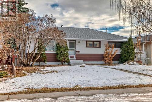 2622 42 Street Se, Calgary, AB - Outdoor