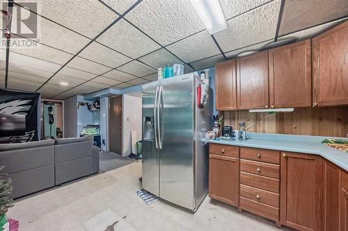 2622 42 Street Se, Calgary, AB - Indoor Photo Showing Kitchen