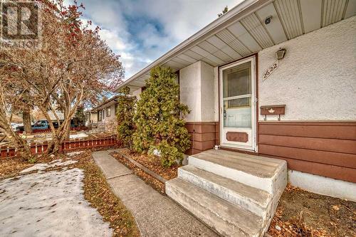 2622 42 Street Se, Calgary, AB - Outdoor