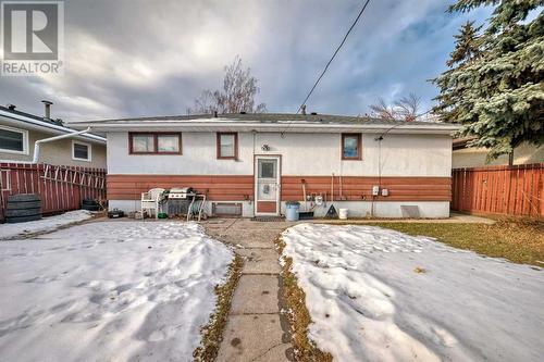 2622 42 Street Se, Calgary, AB - Outdoor