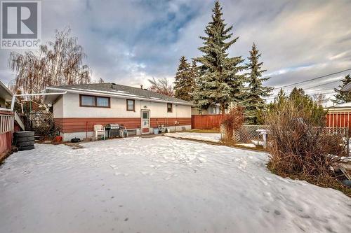 2622 42 Street Se, Calgary, AB - Outdoor