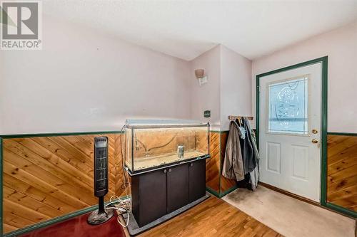 2622 42 Street Se, Calgary, AB - Indoor