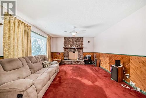 2622 42 Street Se, Calgary, AB - Indoor Photo Showing Living Room