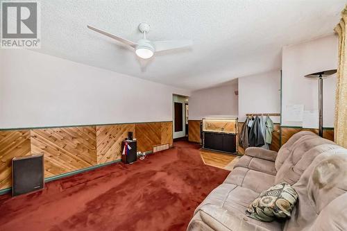 2622 42 Street Se, Calgary, AB - Indoor