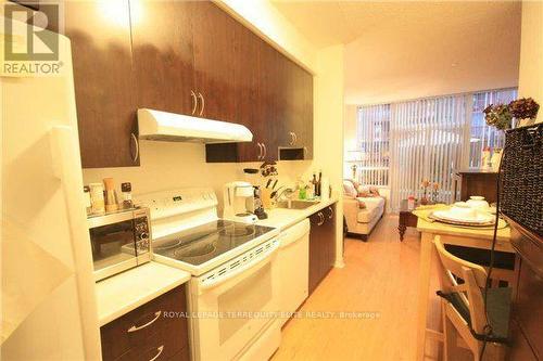 110 - 35 Saranac Boulevard, Toronto, ON - Indoor Photo Showing Kitchen